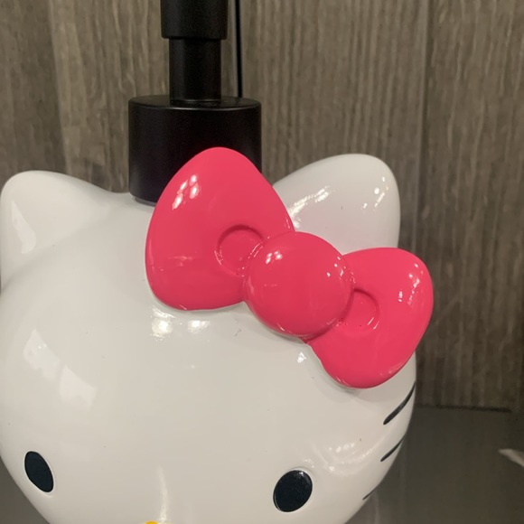 New Hello Kitty Head Bright Pink Bow Lotion Soap Dispenser Pump By Sanrio - Picture 2 of 6